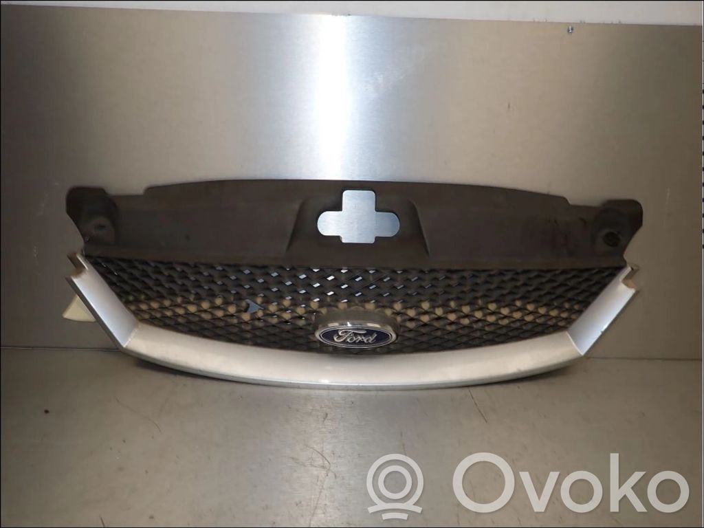 Ford Mondeo Mk III Etupuskurin ylempi jäähdytinsäleikkö 