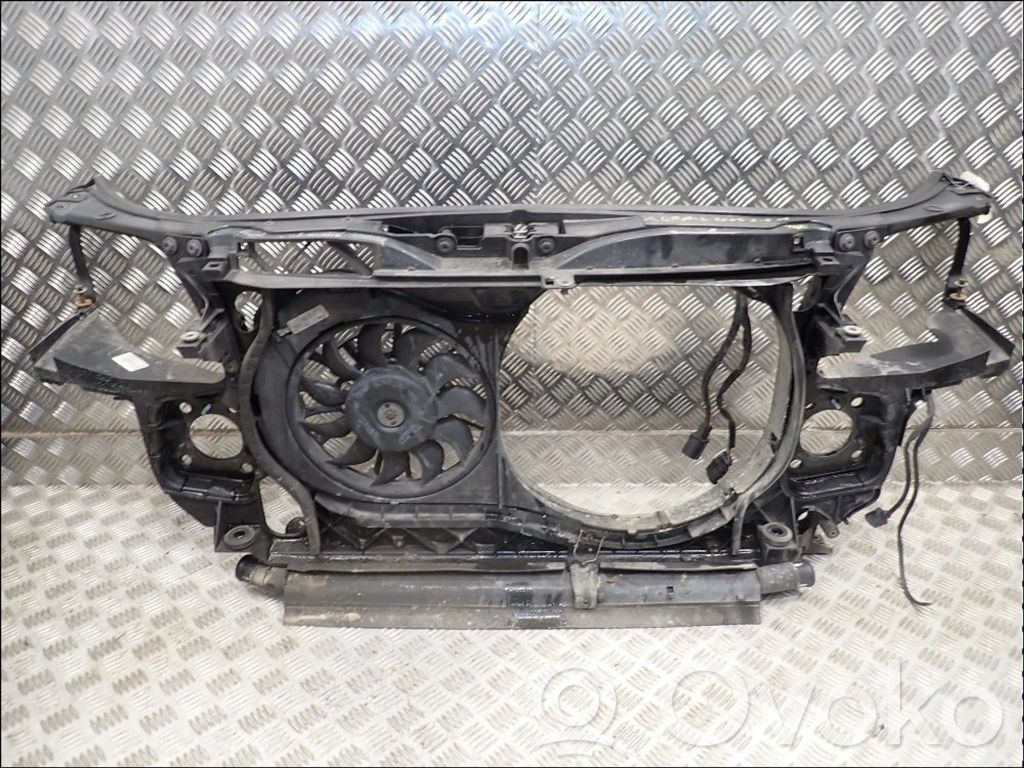 Audi A4 S4 B7 8E 8H Radiatorių panelė 