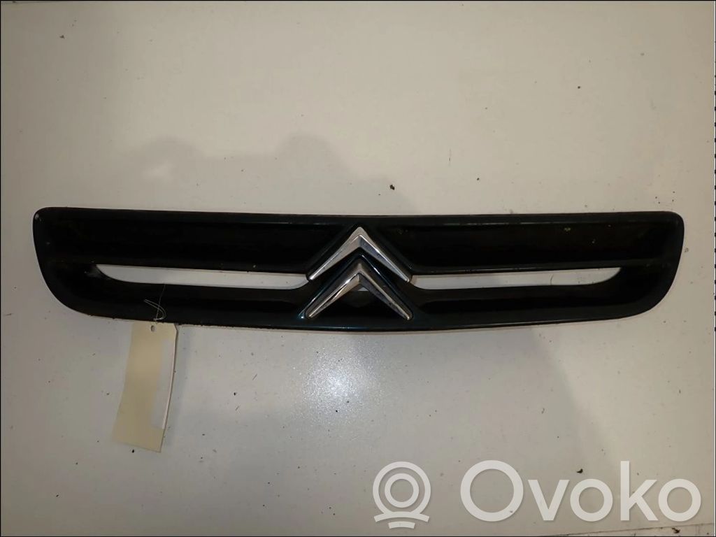 Citroen Xantia Etupuskurin ylempi jäähdytinsäleikkö 