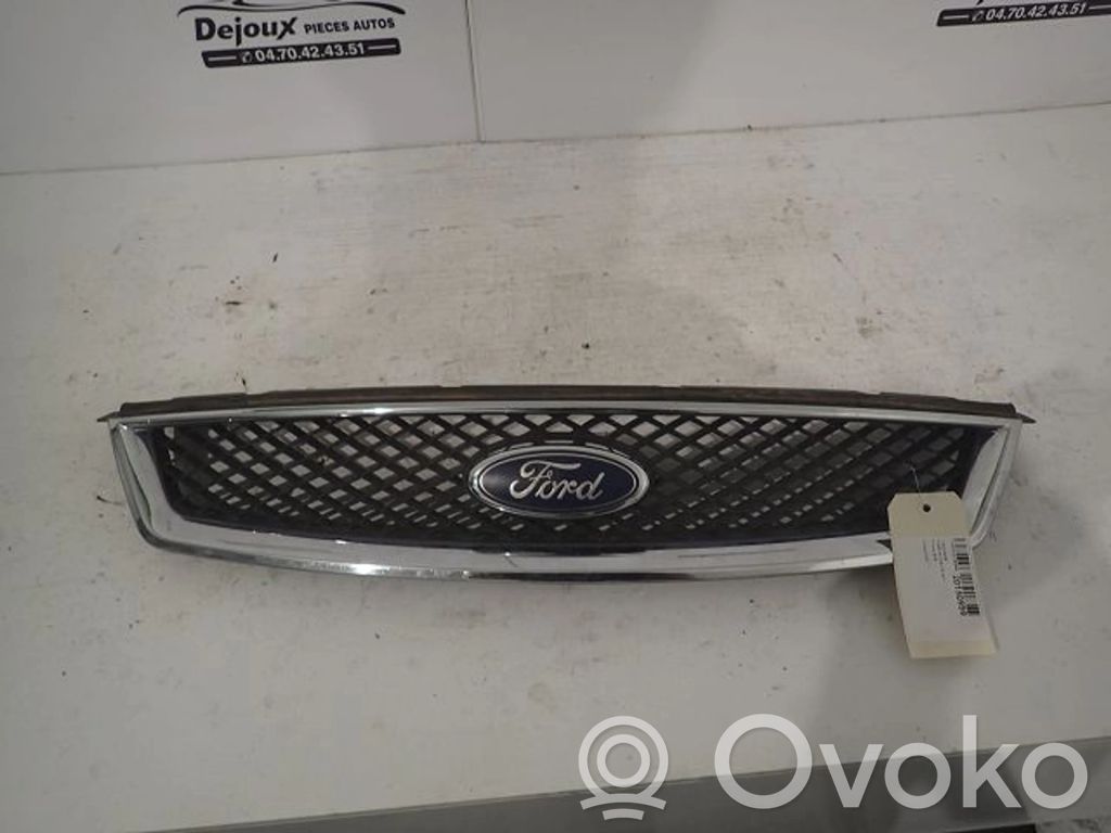Ford Focus Front bumper upper radiator grill 