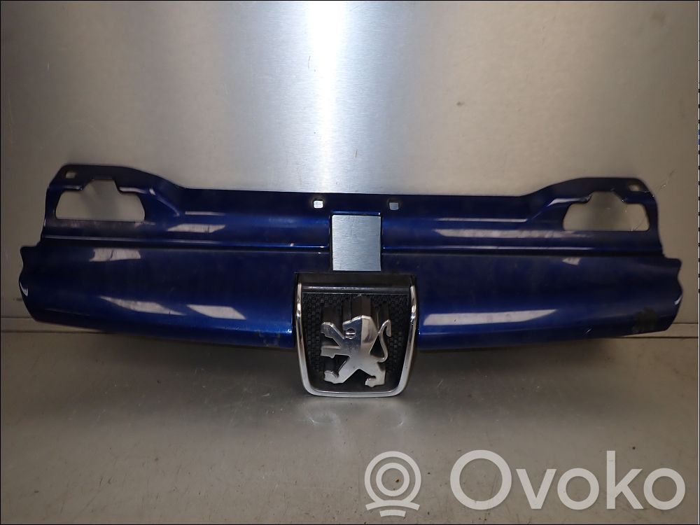 Peugeot 406 Etupuskurin ylempi jäähdytinsäleikkö 