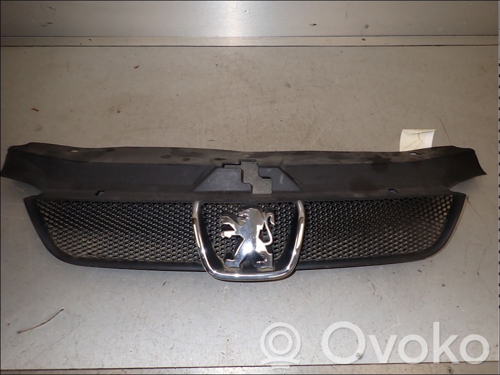 Peugeot 406 Front bumper upper radiator grill 