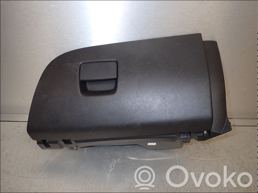 Opel Corsa E Glove box 