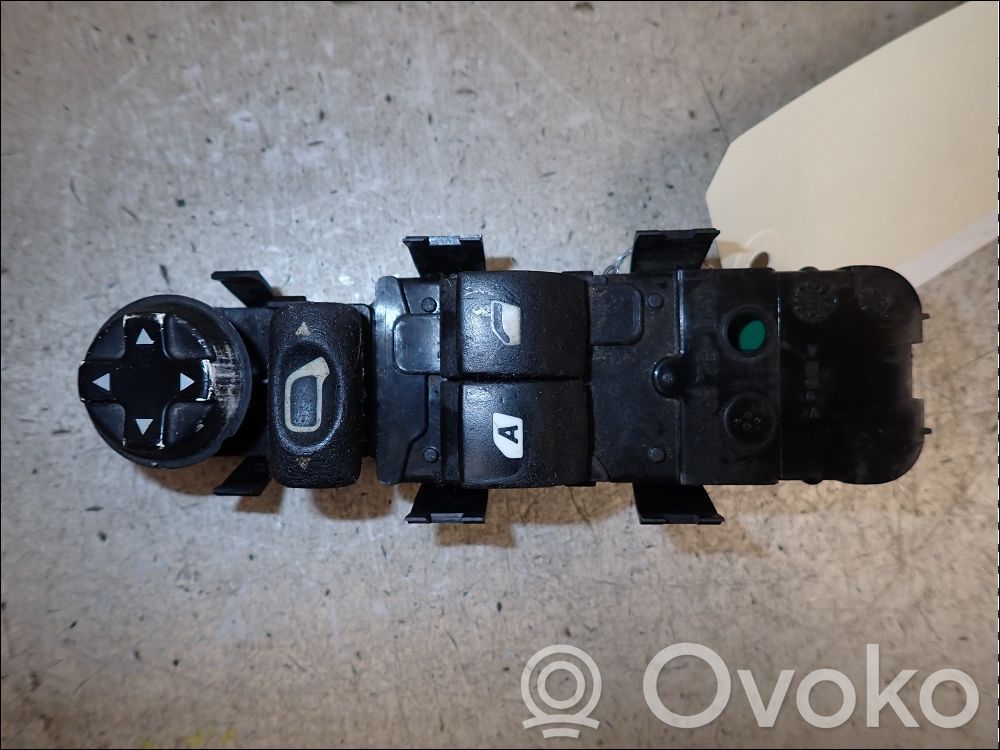 Peugeot 207 Electric window control switch 