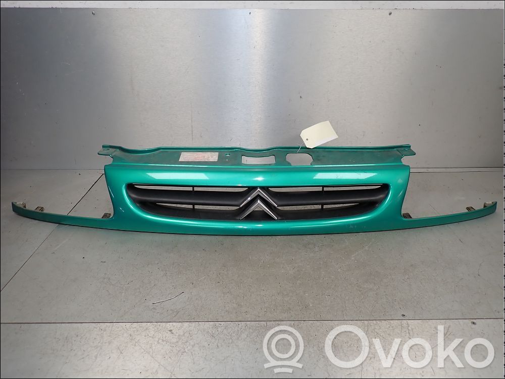 Citroen Saxo Etupuskurin ylempi jäähdytinsäleikkö 