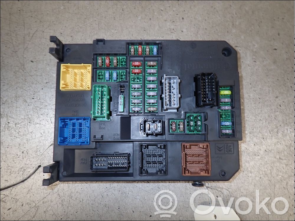 Citroen C4 II Módulo de fusible 