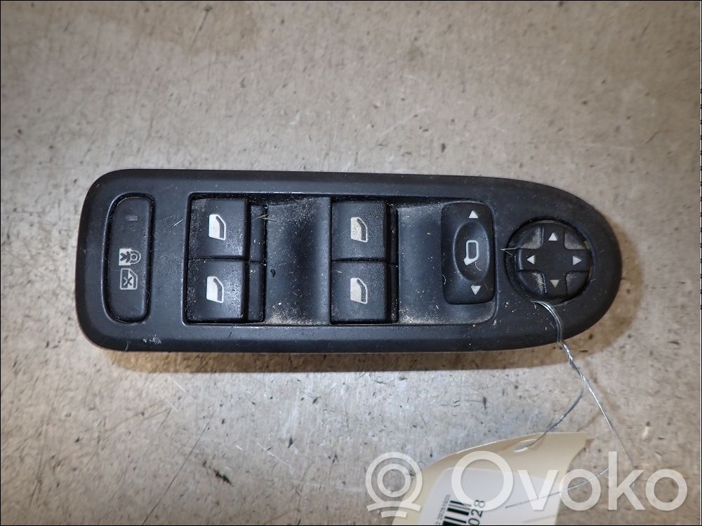 Peugeot 308 Electric window control switch 