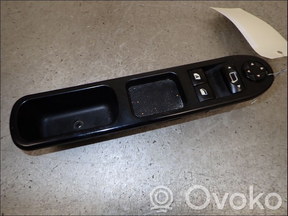 Citroen C3 Picasso Electric window control switch 