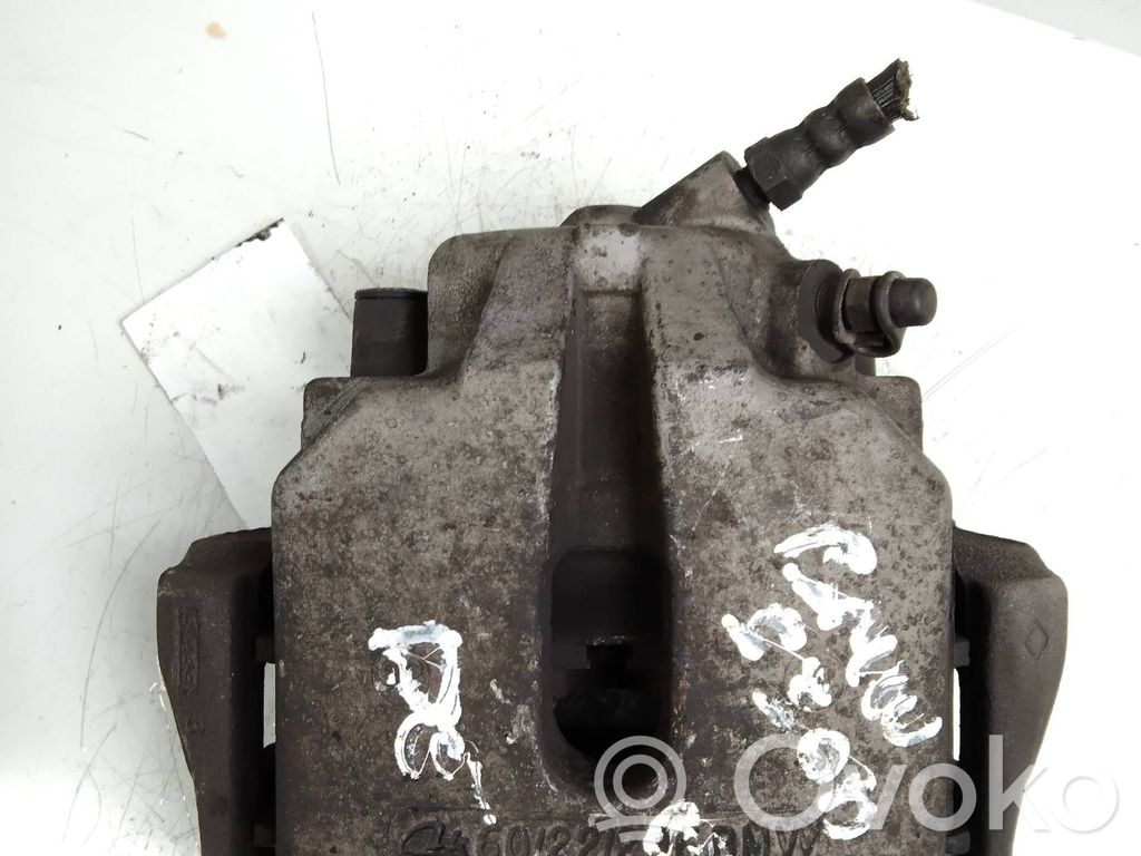 Caliper de freno delantero