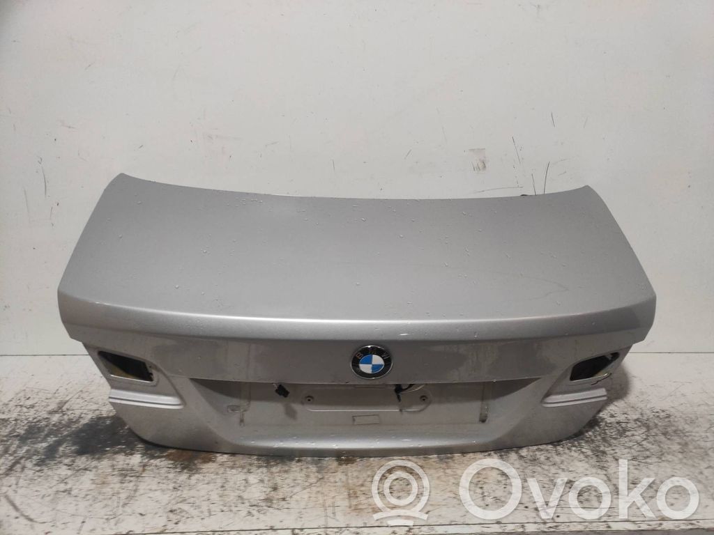 Parcel shelf