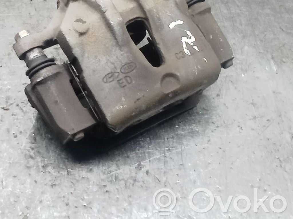 KIA Pro Cee'd I Передний суппорт 