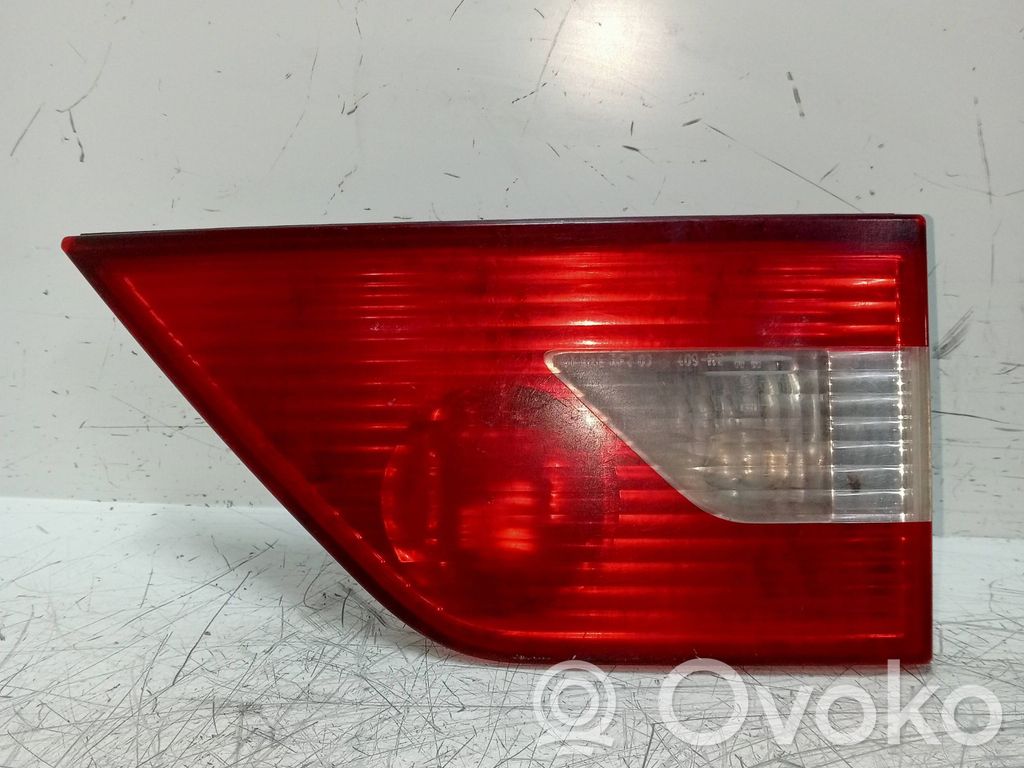 Tailgate rear/tail lights
