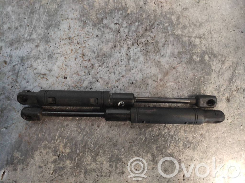 BMW 5 E60 E61 Siłownik maski przedniej 
