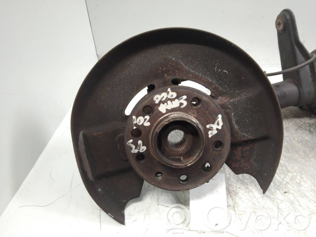Front wheel hub spindle knuckle