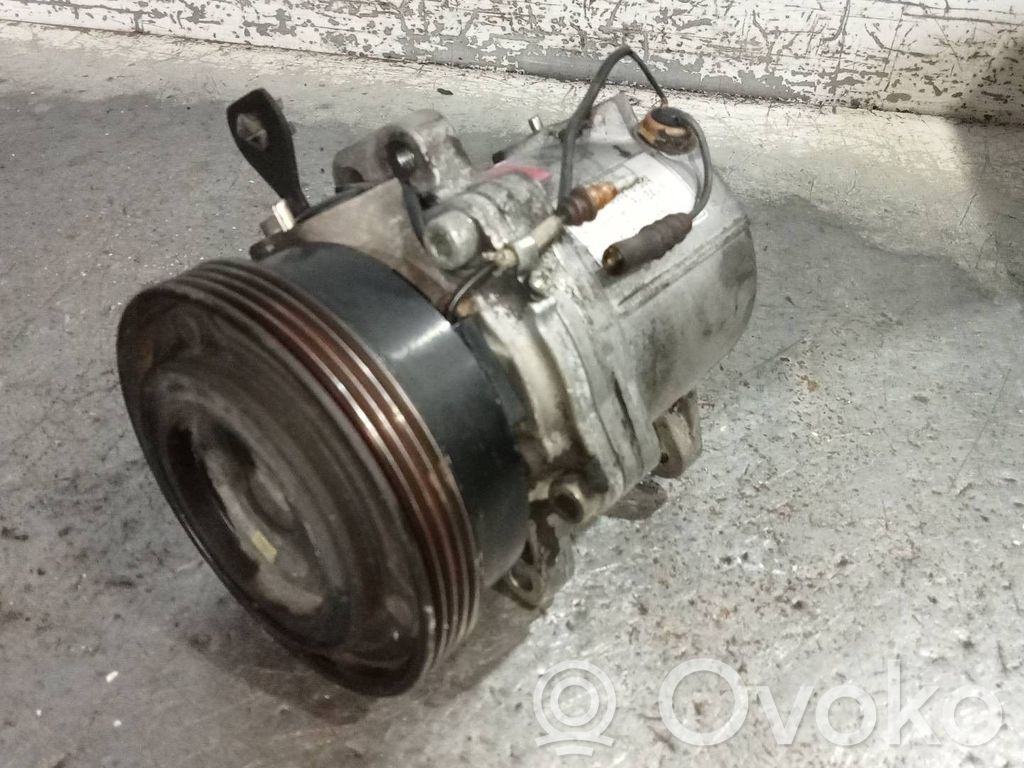 BMW 3 E30 Ilmastointilaitteen kompressorin pumppu (A/C) 