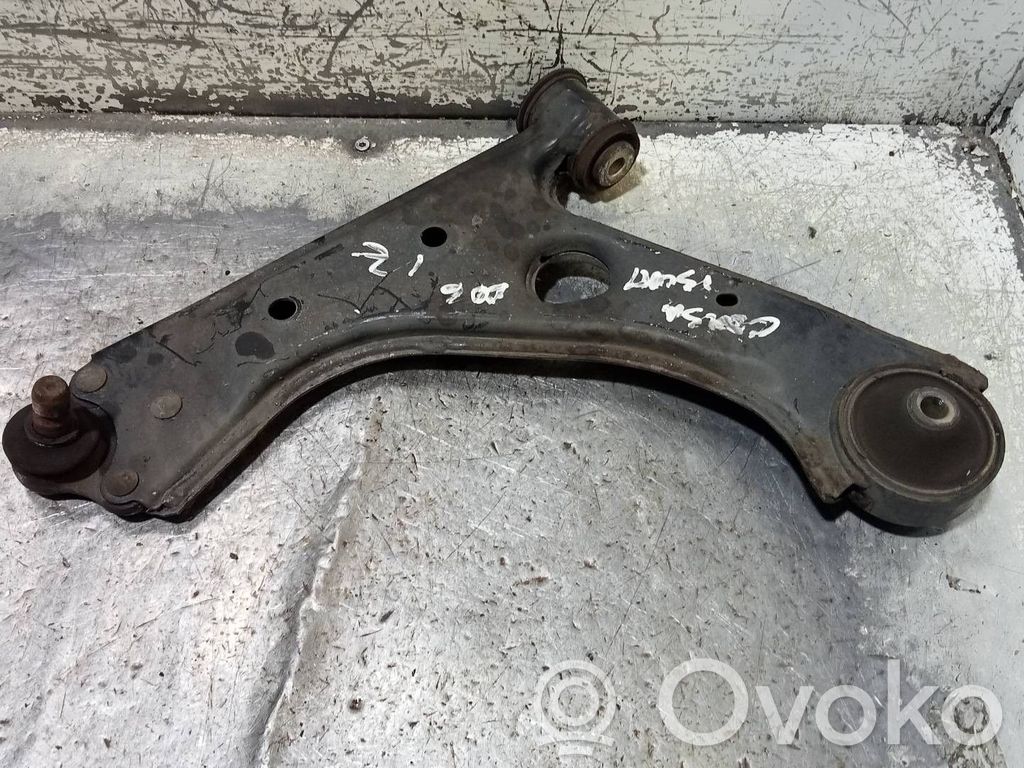 Opel Corsa C Priekinė svirtis 