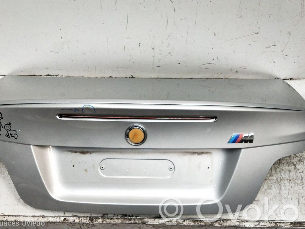 Parcel shelf