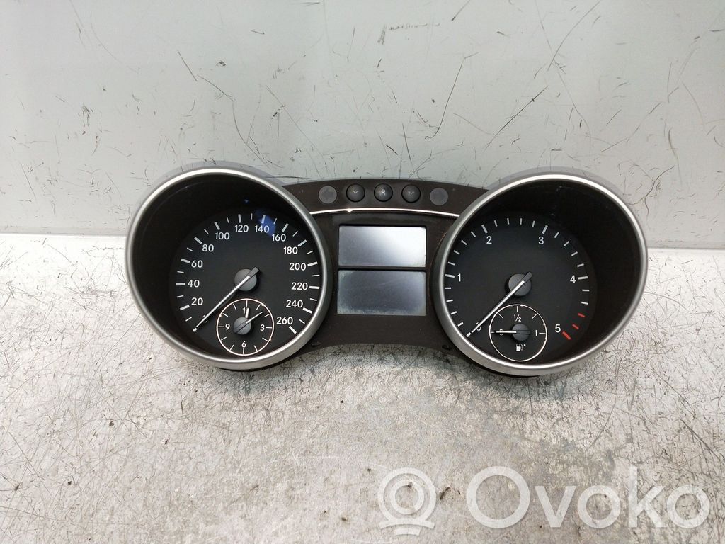 Mercedes-Benz GL X164 Licznik / Prędkościomierz 
