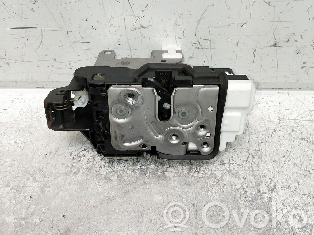 Volvo V60 Silniczek dociągania drzwi tylnych 