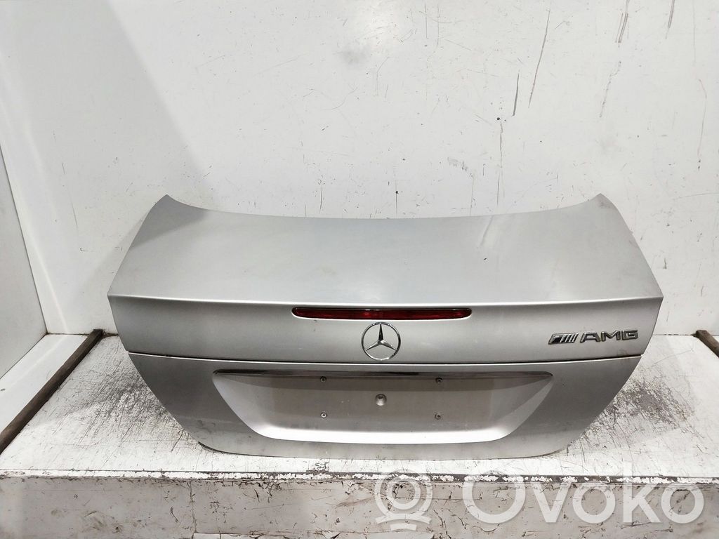Parcel shelf