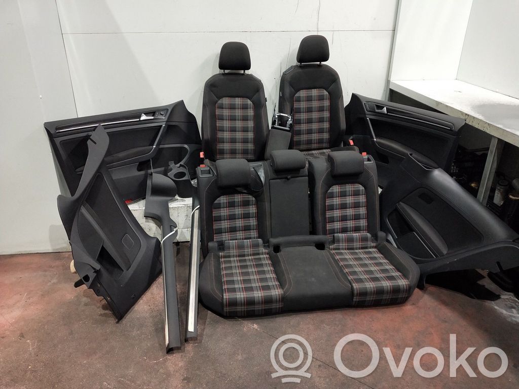 Volkswagen Golf SportWagen Seat set 