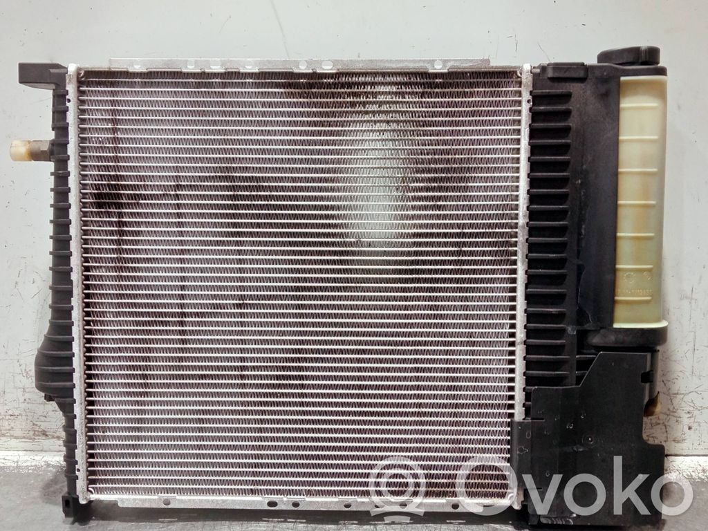 BMW 3 E30 Aušinimo skysčio radiatorius 
