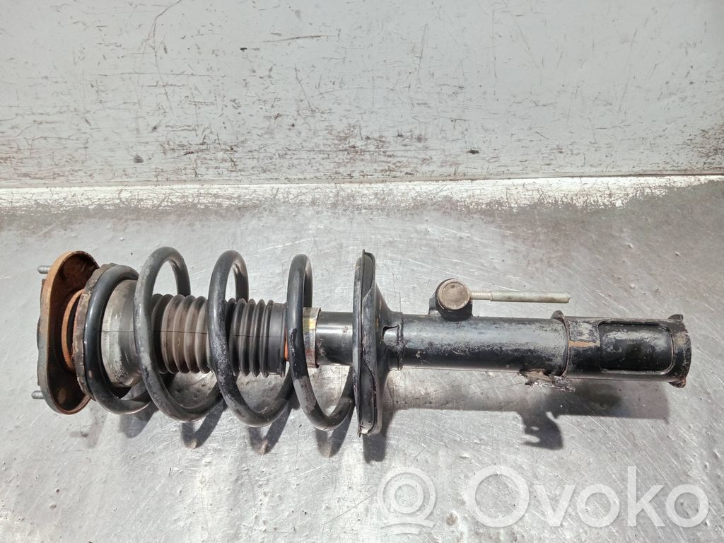 Toyota Corolla E120 E130 Priekšpusē amortizators ar atsperi 