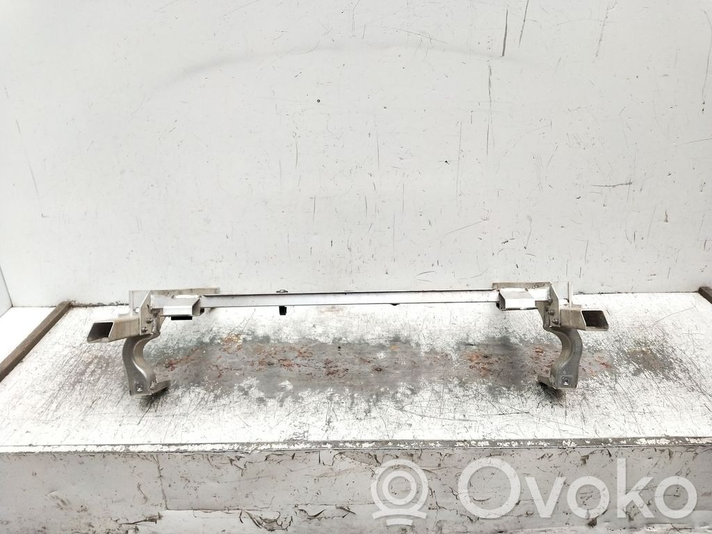Front bumper mounting bracket