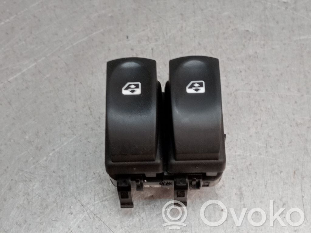 Renault Clio III Electric window control switch 