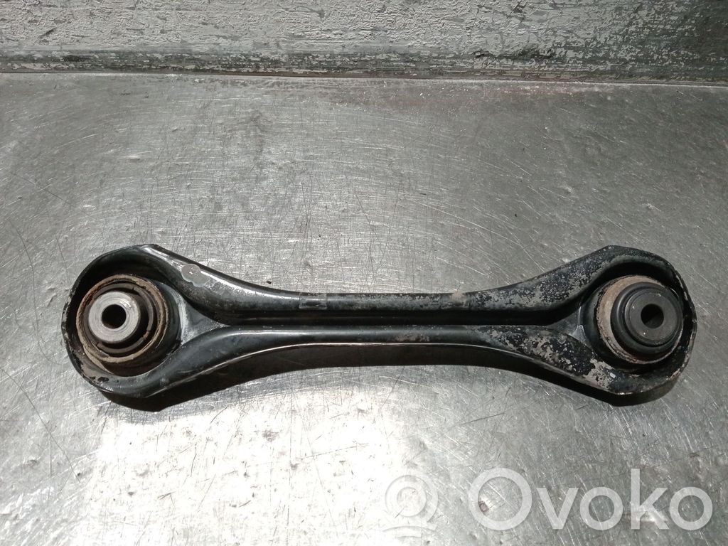 Brazo de suspensión trasero   6777980