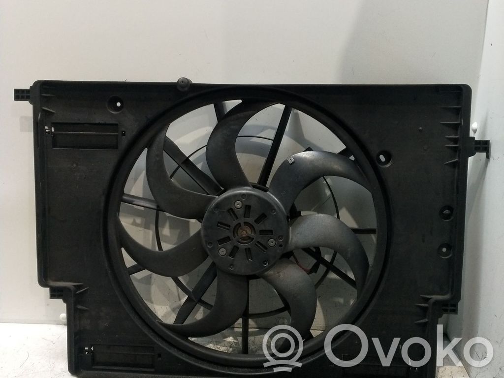 Volvo XC40 Elektryczny wentylator chłodnicy 