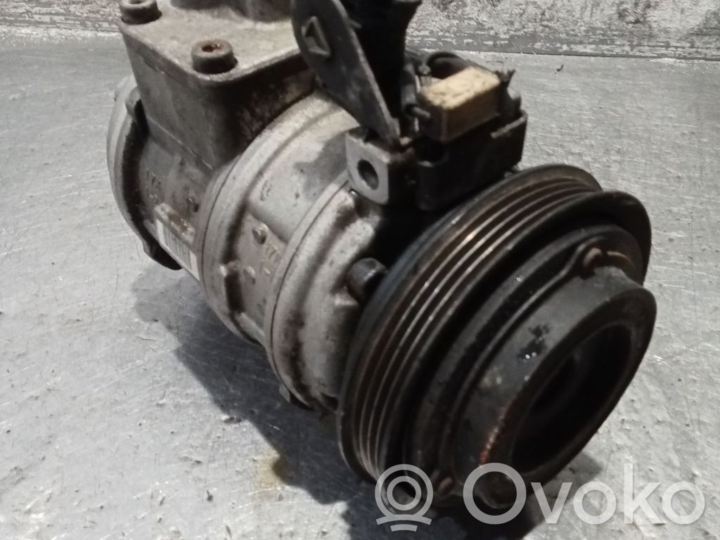 BMW 3 E30 Ilmastointilaitteen kompressorin pumppu (A/C) 