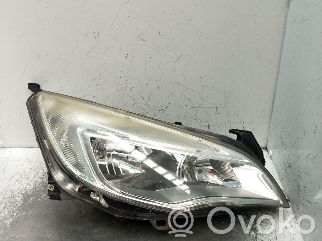 Opel Astra H Lampa przednia 