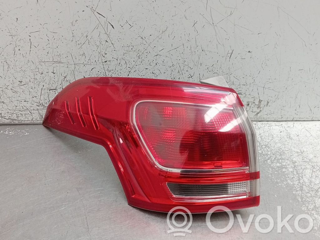 Ford B-MAX Aizmugurējais lukturis virsbūvē 