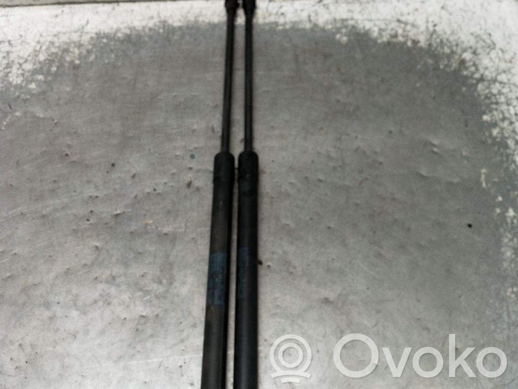 Amortiguador/puntal del maletero/compartimento de carga   5P0827550A