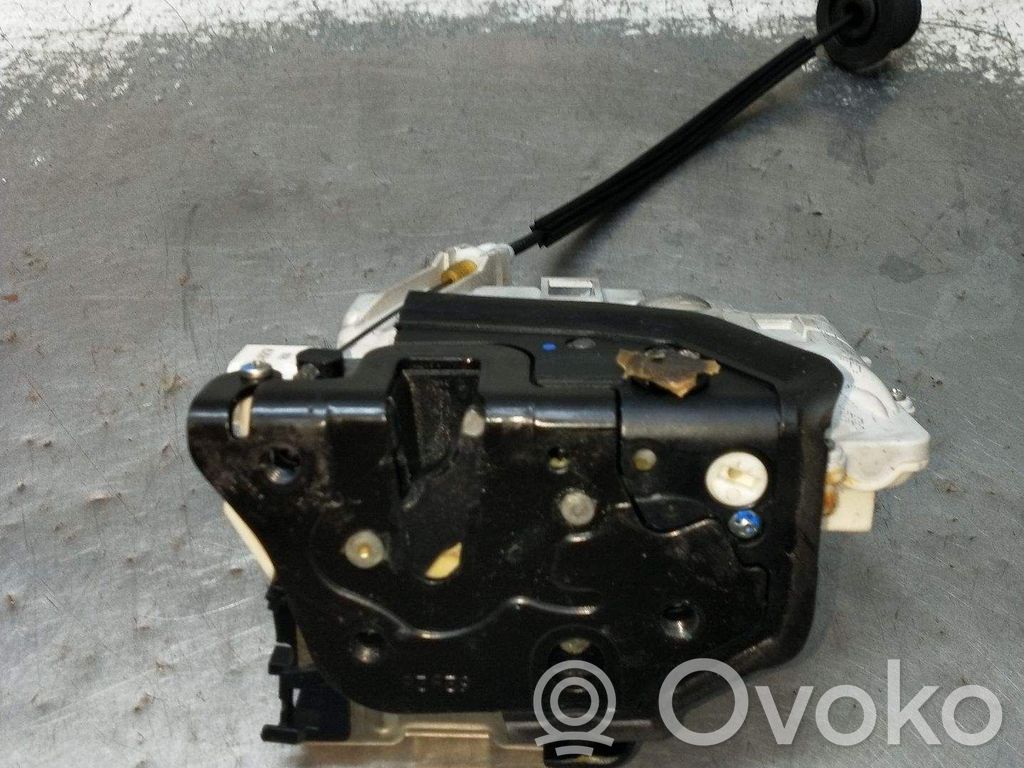 Motor de cierre de puerta trasera   8K0839016