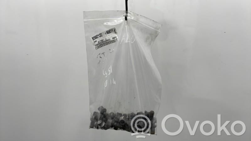 Schrauben / Muttern   WHT002438