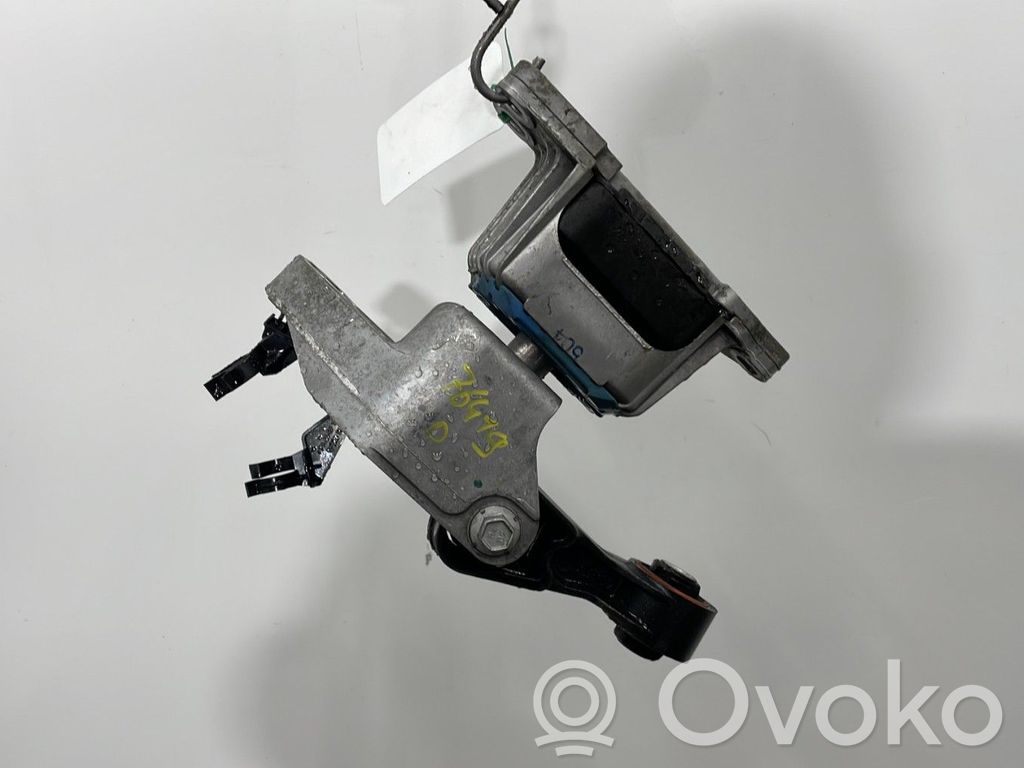 Engine mount bracket