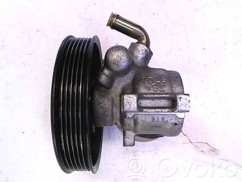 Ohjaustehostimen pumppu   6483567