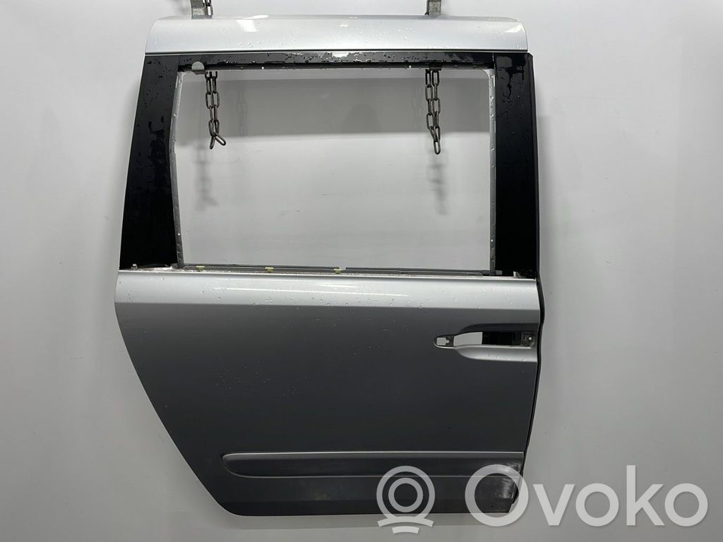 KIA Carnival Rear door 