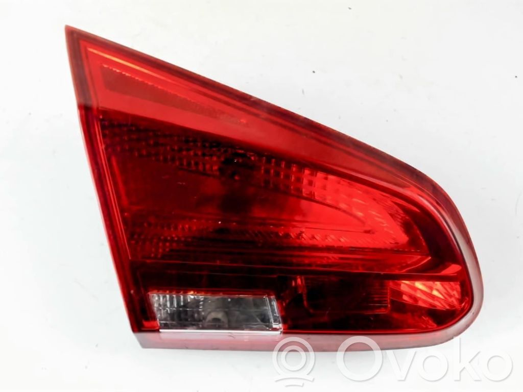 KIA Ceed Aizmugurējais lukturis pārsegā 