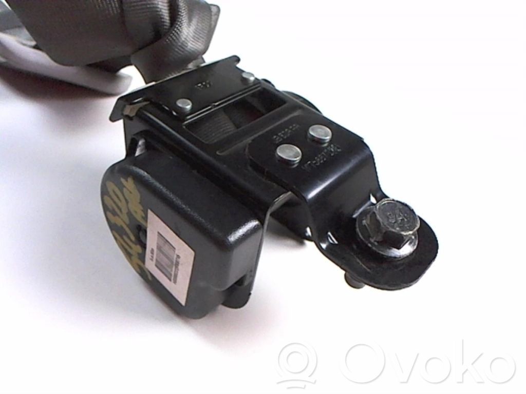 Cinturón trasero   898101G100RU
