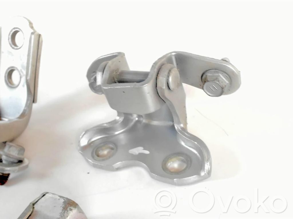 Lexus RX 330 - 350 - 400H Rear door upper hinge 