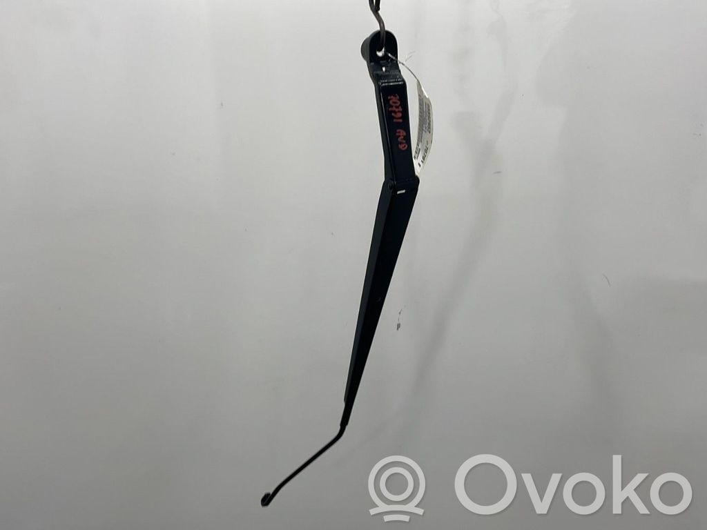 Wischerarm vorne   CC3067321A