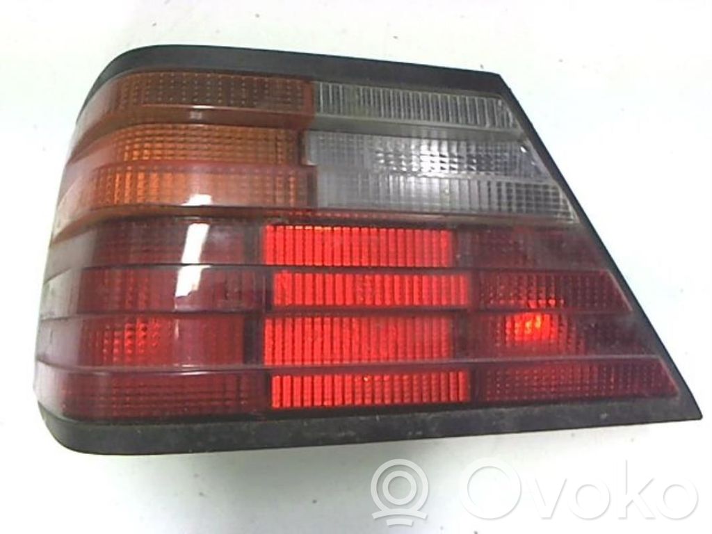 Mercedes-Benz E W124 Lampa tylna 