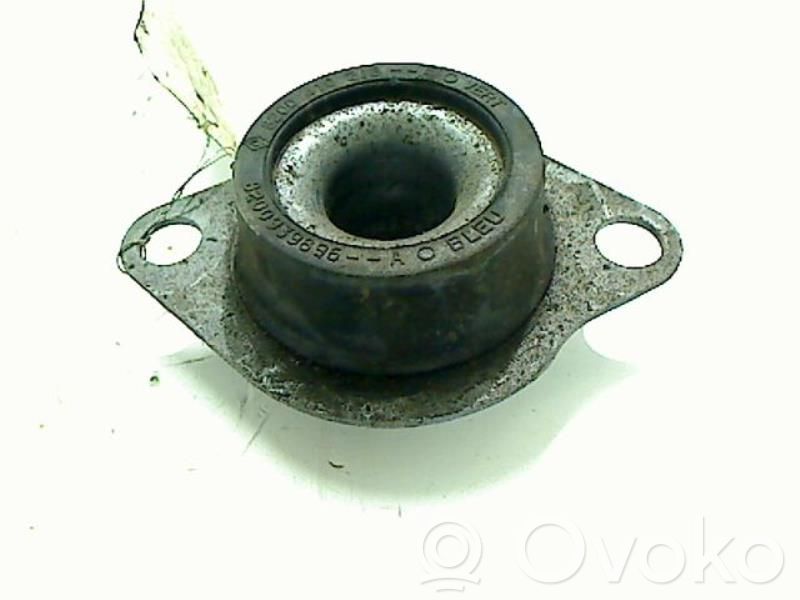 Gearbox mount   8200939896