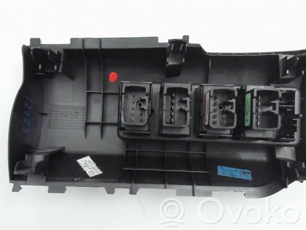 Suzuki Vitara (LY) Light switch 