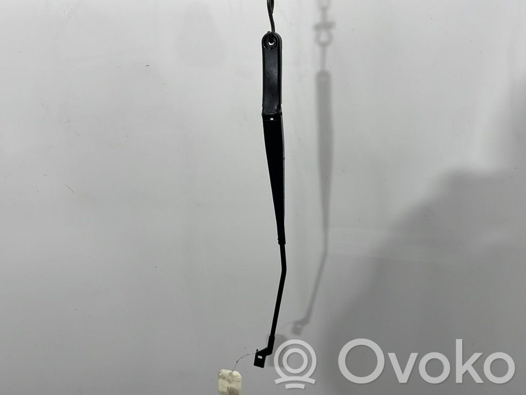 Front wiper blade arm