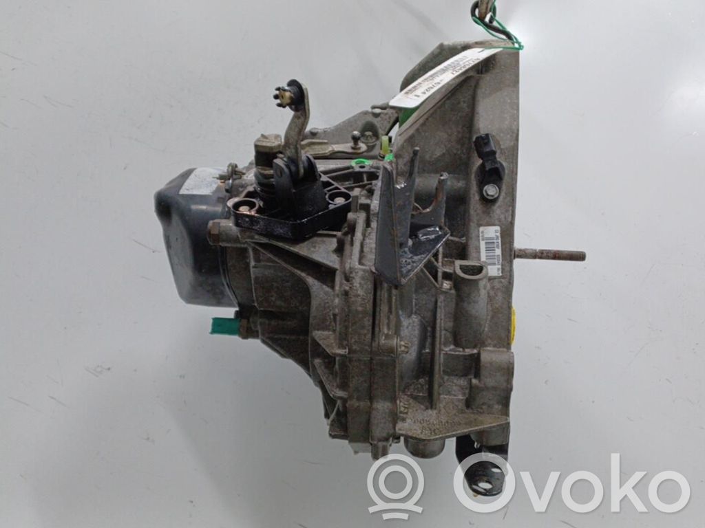 Nissan Micra Cutie viteze manuală cu 5 trepte 