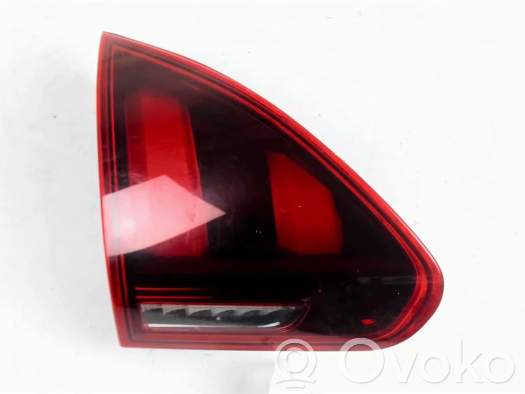 Peugeot 2008 I Lampă spate în capacul portbagajului 